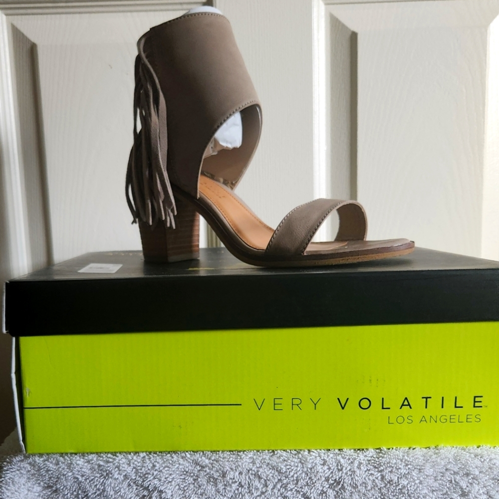 Very Volatile Tan Heels Elegant Style